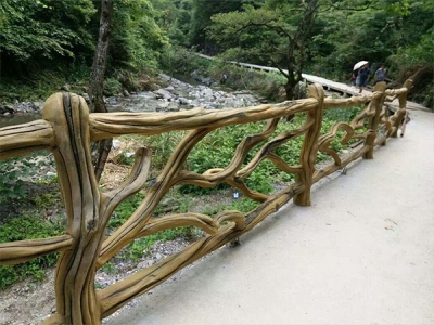 济南木护栏与仿木栏杆哪种更耐用